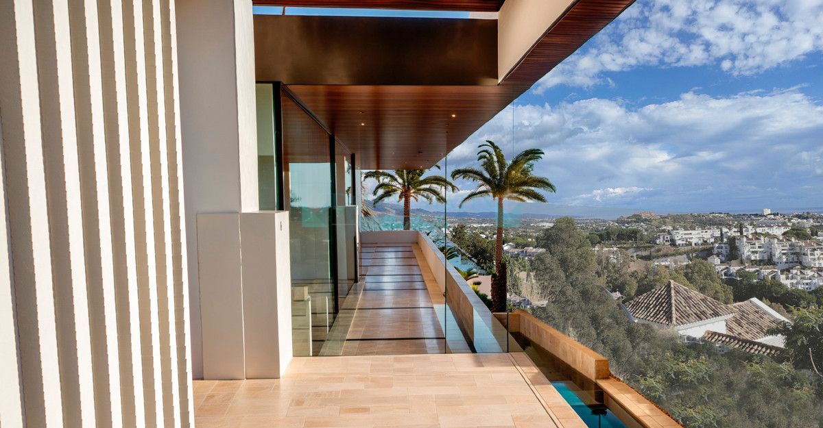 Villa for sale in Benahavis