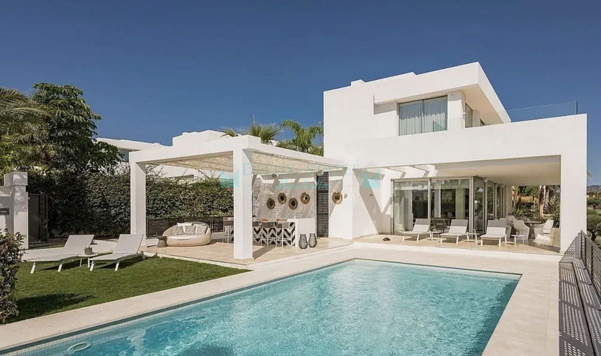 Villa for rent in Rio Real, Marbella East