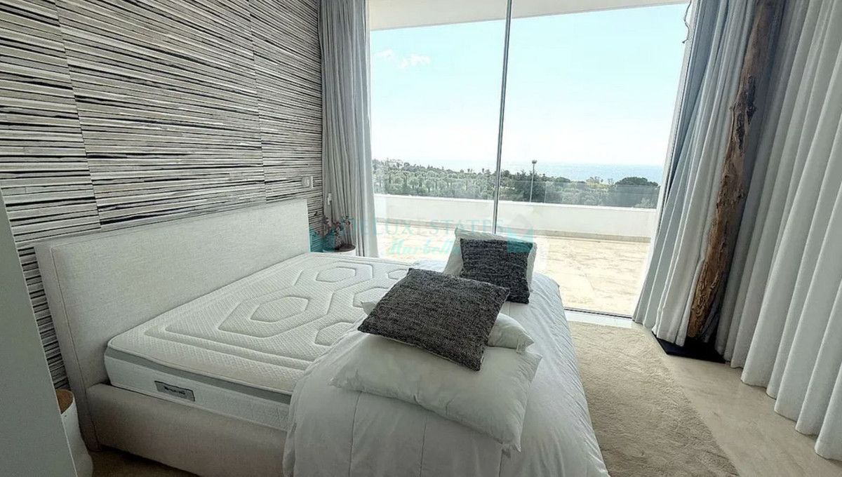 Villa for rent in Rio Real, Marbella East