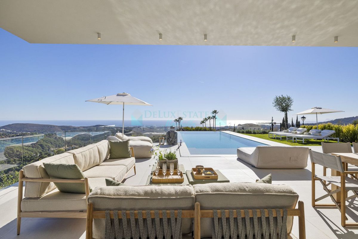 Villa for sale in Benahavis