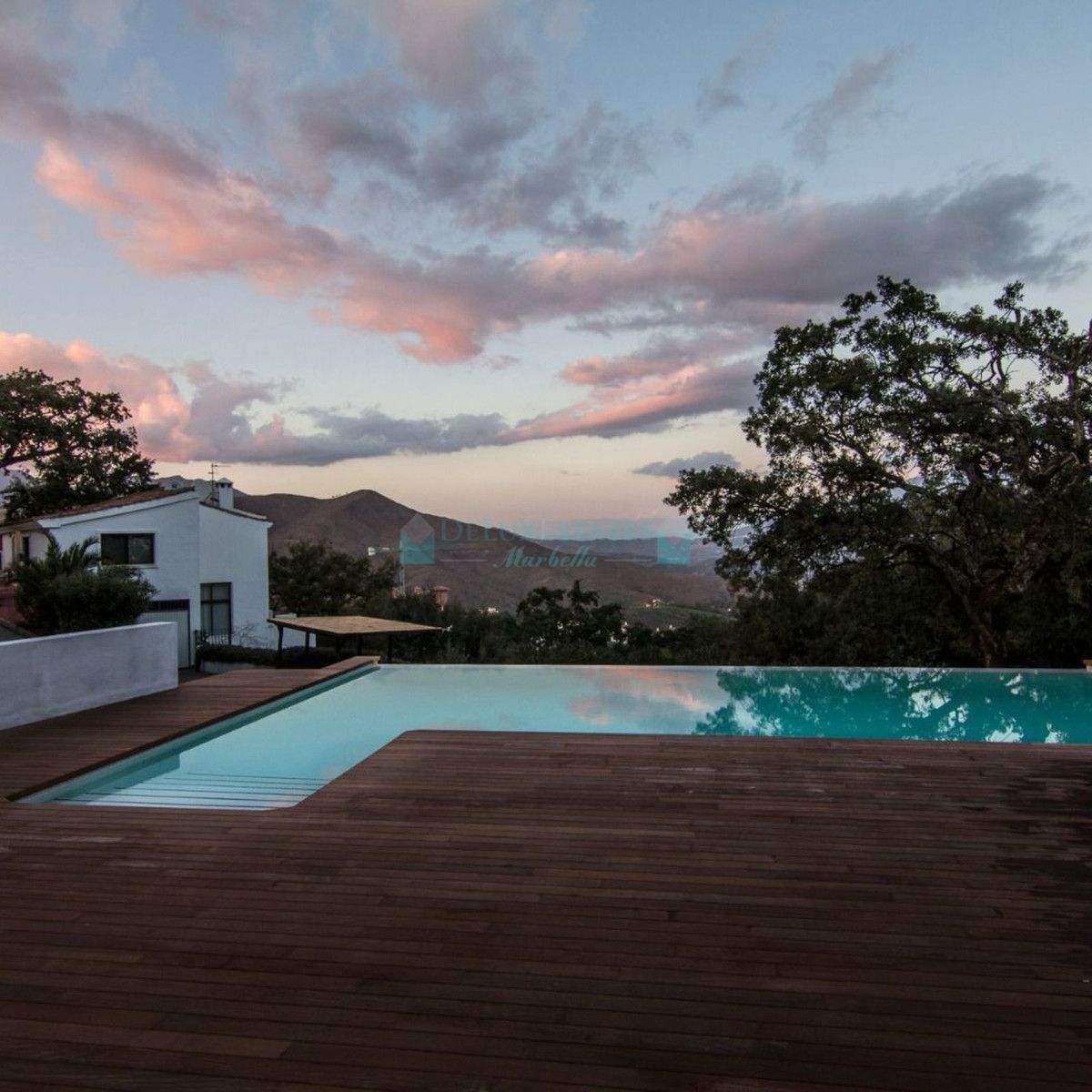 Villa for rent in La Mairena, Marbella East