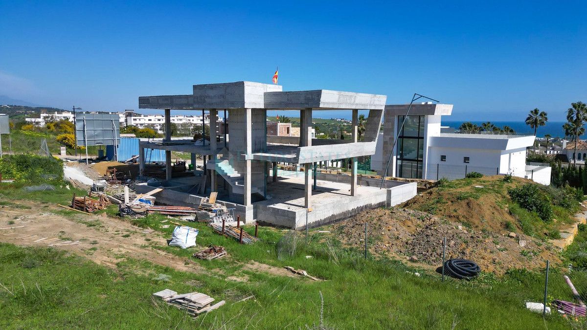 Villa for sale in Valle Romano, Estepona