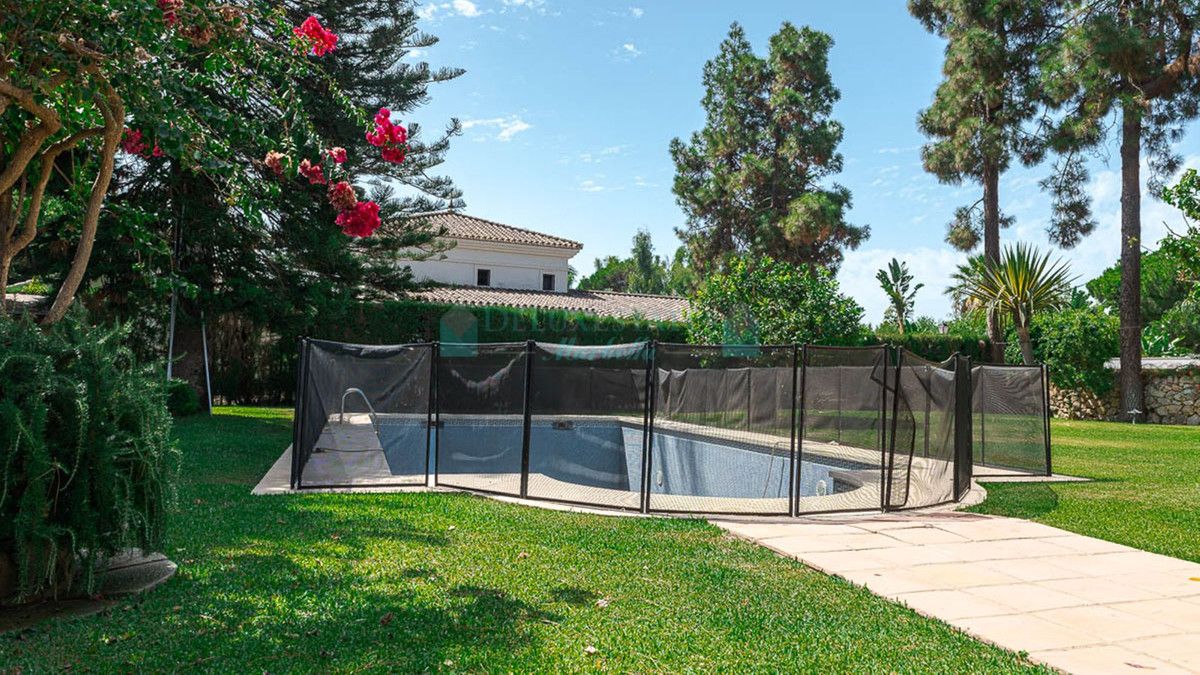 Villa for sale in New Golden Mile, Estepona