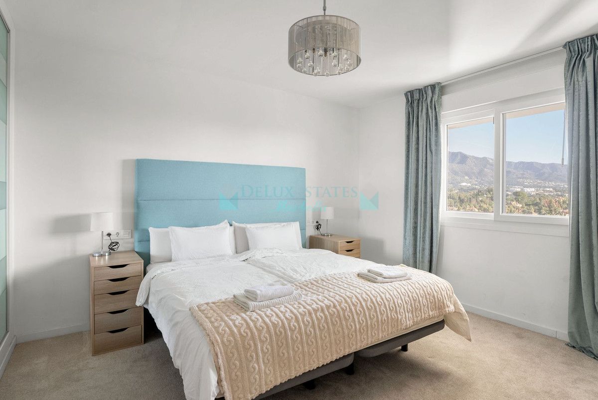 Penthouse for sale in Nueva Andalucia