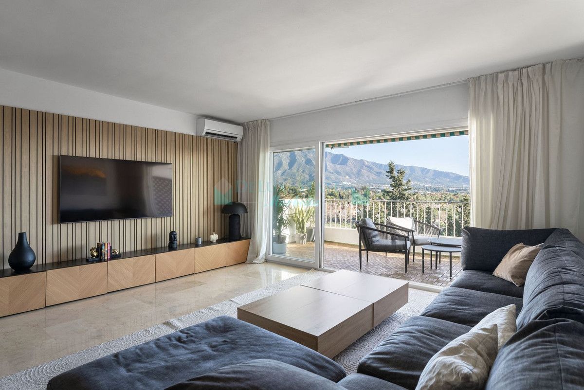 Penthouse for sale in Nueva Andalucia