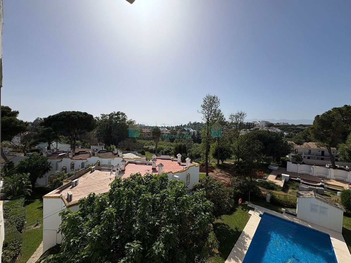 Apartamento en venta en Cabopino, Marbella Este