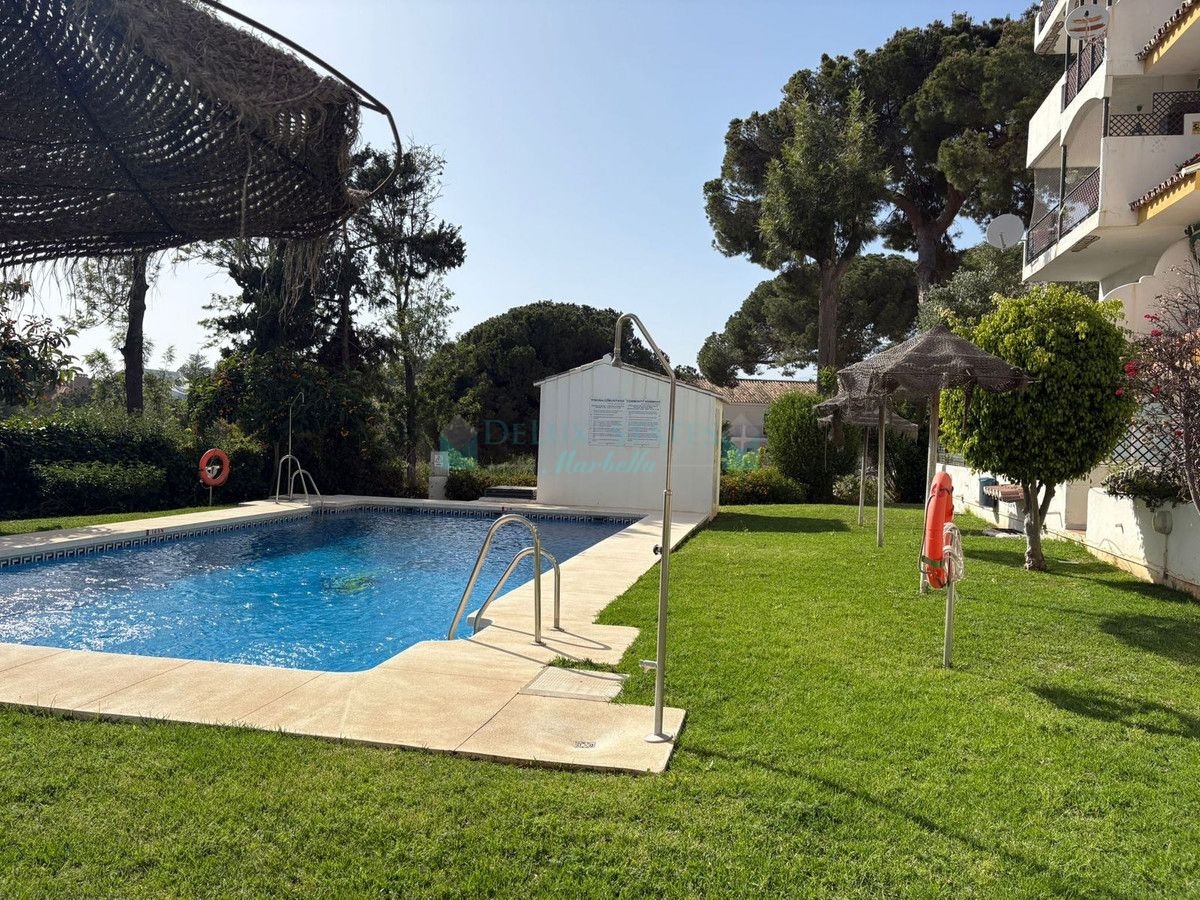 Apartamento en venta en Cabopino, Marbella Este
