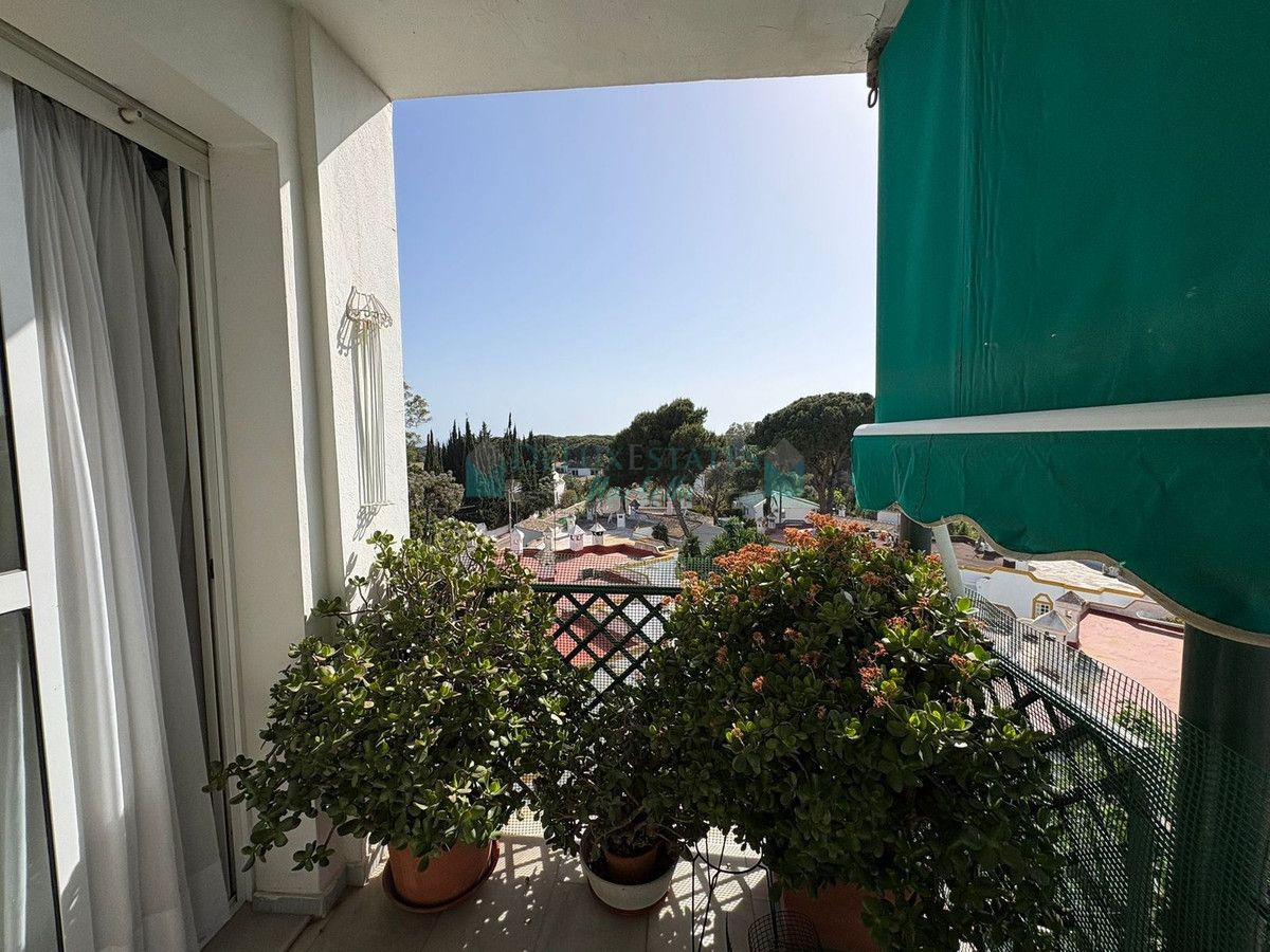 Apartamento en venta en Cabopino, Marbella Este