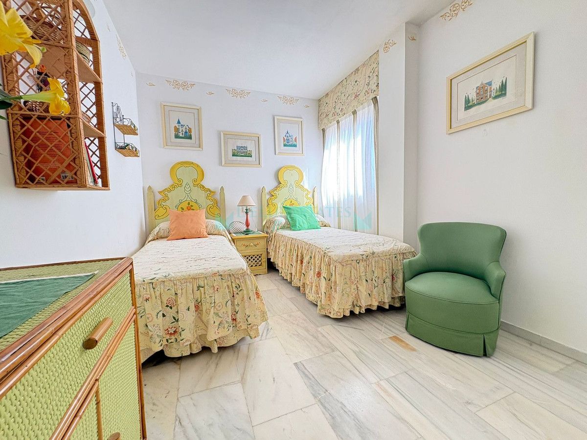 Apartamento en venta en Cabopino, Marbella Este