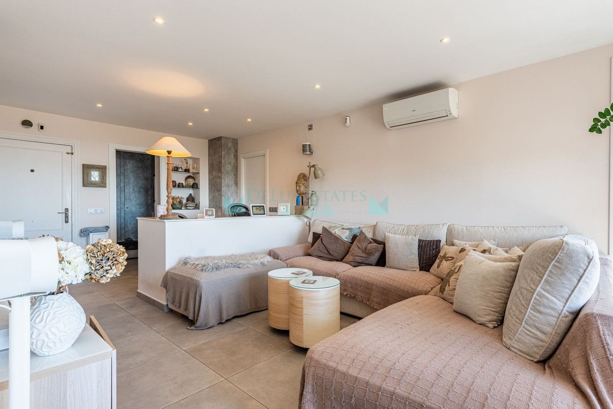 Penthouse for sale in El Almendro, Benahavis