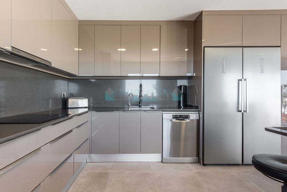 Penthouse for sale in El Almendro, Benahavis