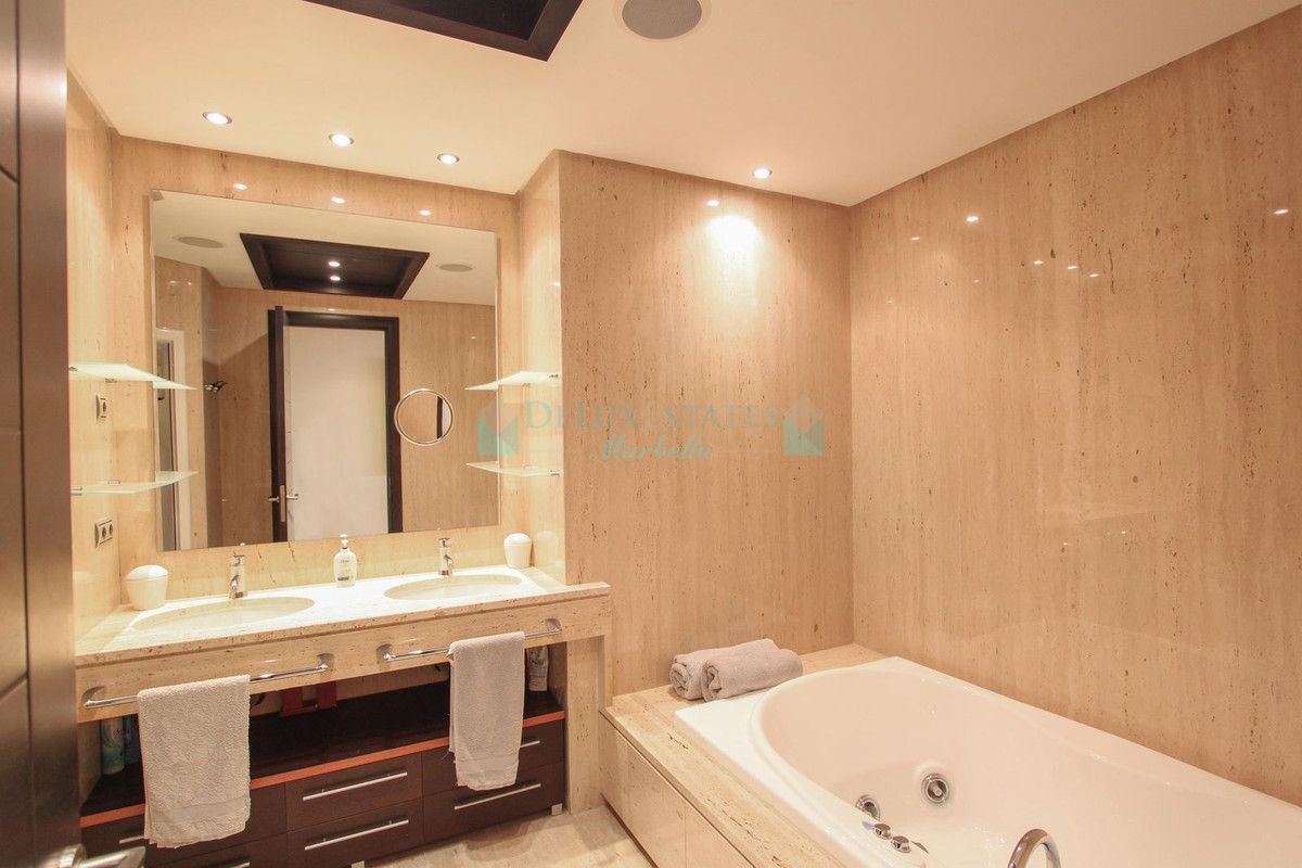 Apartment for sale in Marbella - Puerto Banus