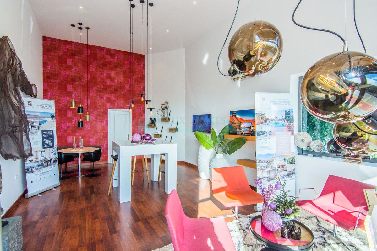 Shopping Centre for sale in La Mairena, Marbella East