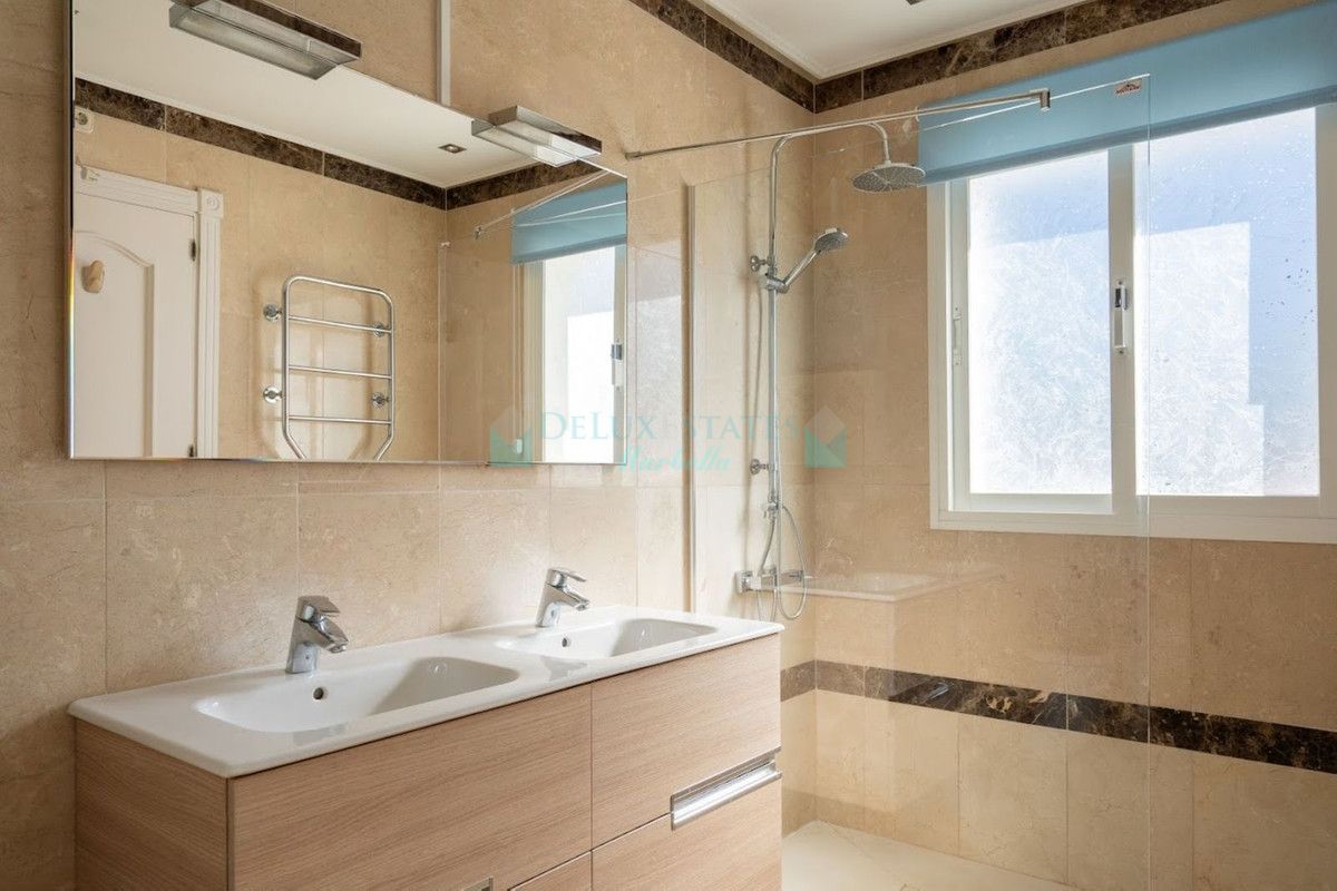 Town House for sale in New Golden Mile, Estepona