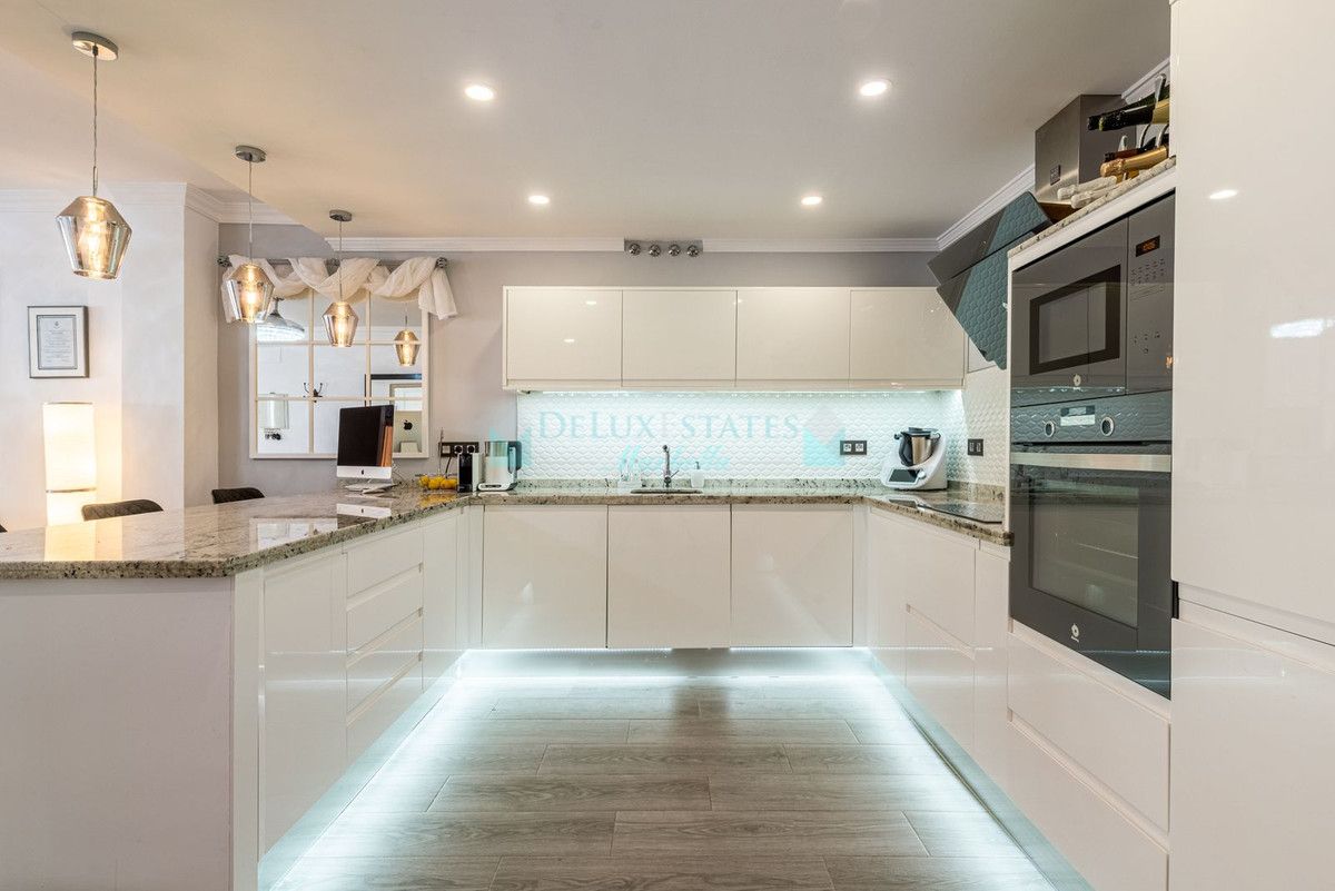 Apartment for sale in Benahavis