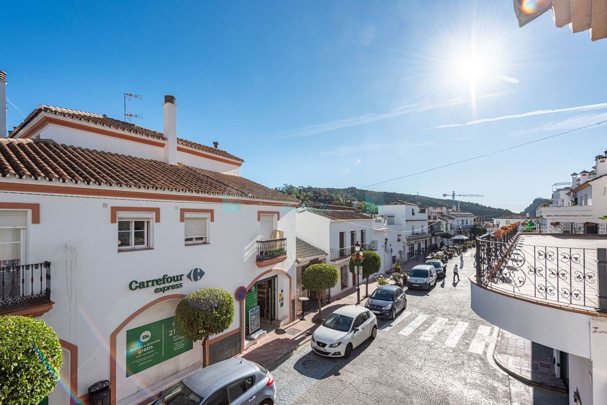 Apartment for sale in Benahavis