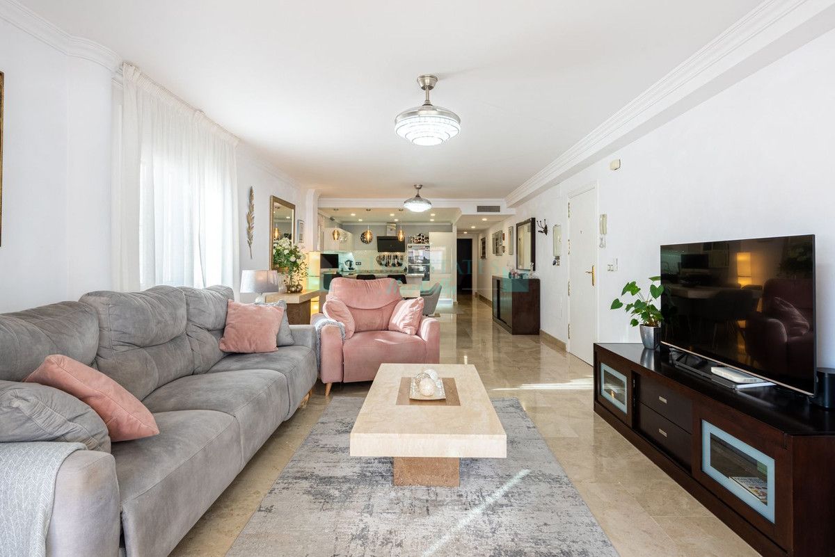 Apartment for sale in Benahavis