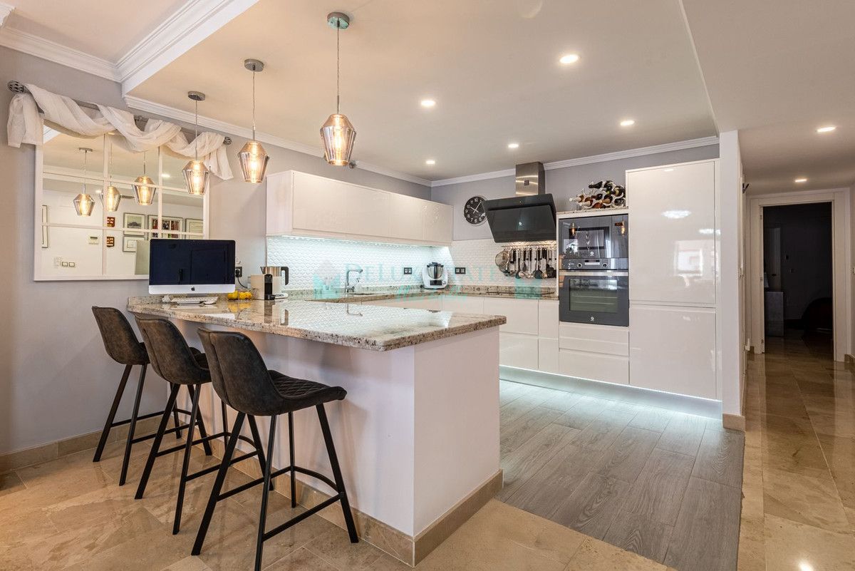 Apartment for sale in Benahavis