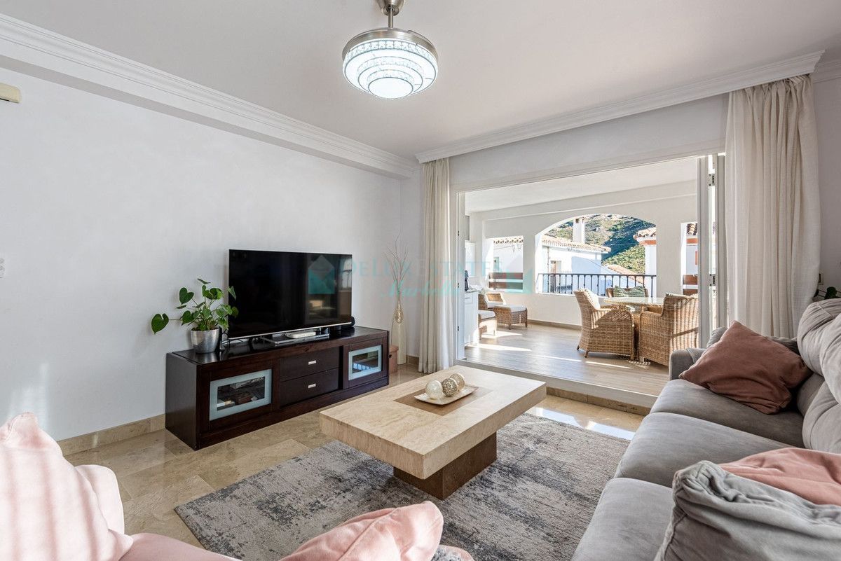 Apartment for sale in Benahavis