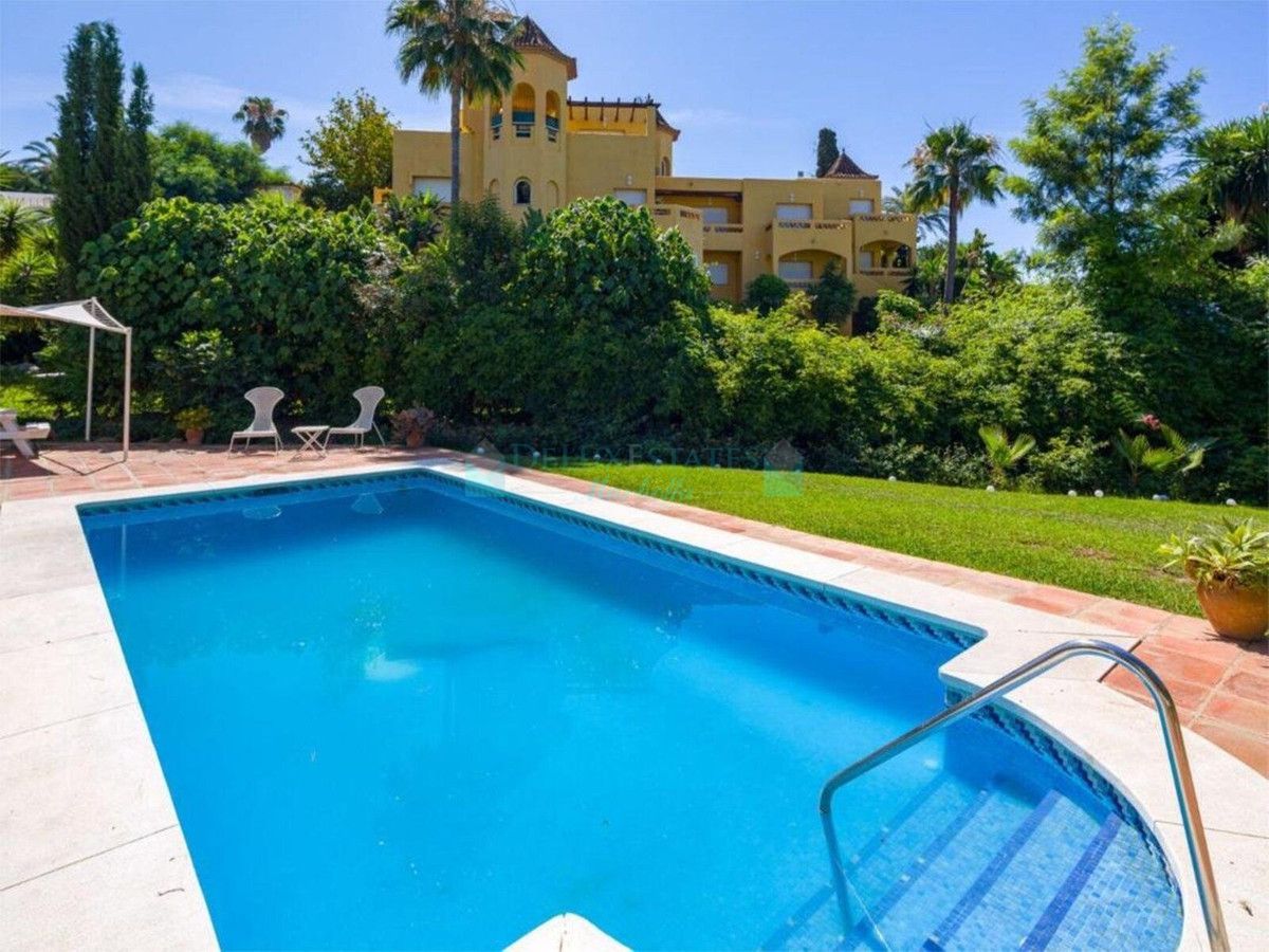 Villa for sale in El Rosario, Marbella East