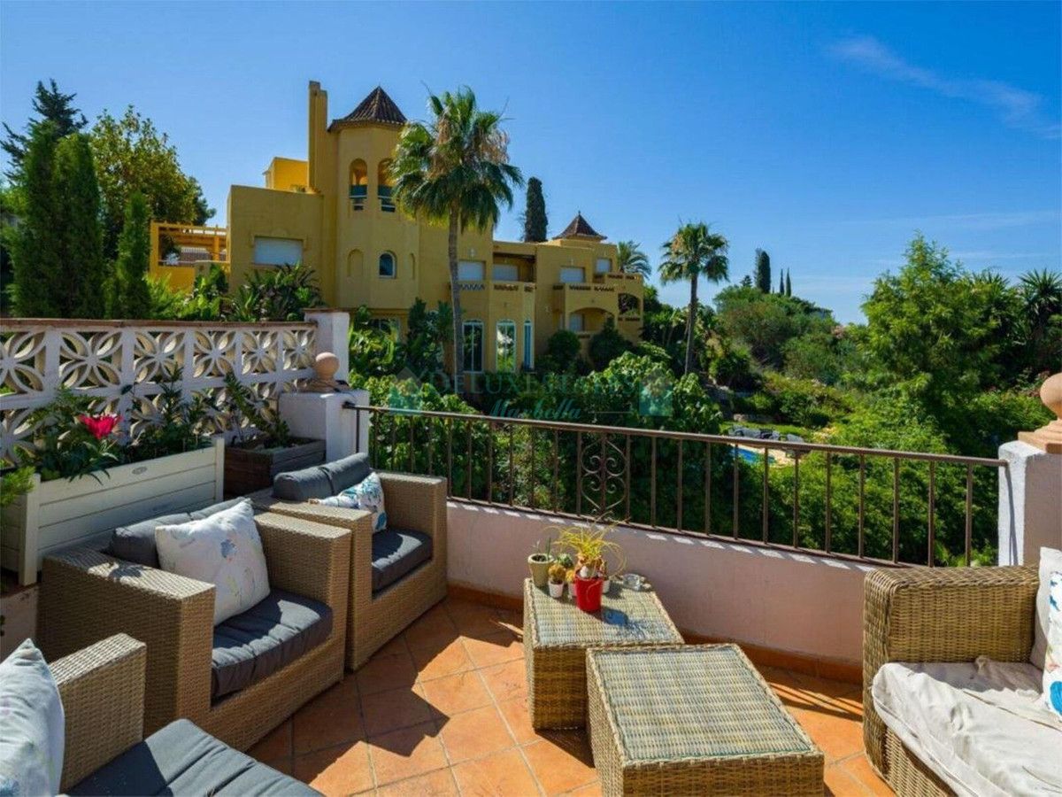 Villa for sale in El Rosario, Marbella East