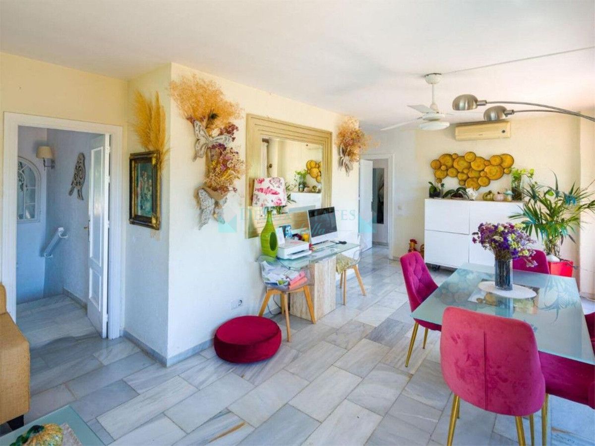 Villa for sale in El Rosario, Marbella East