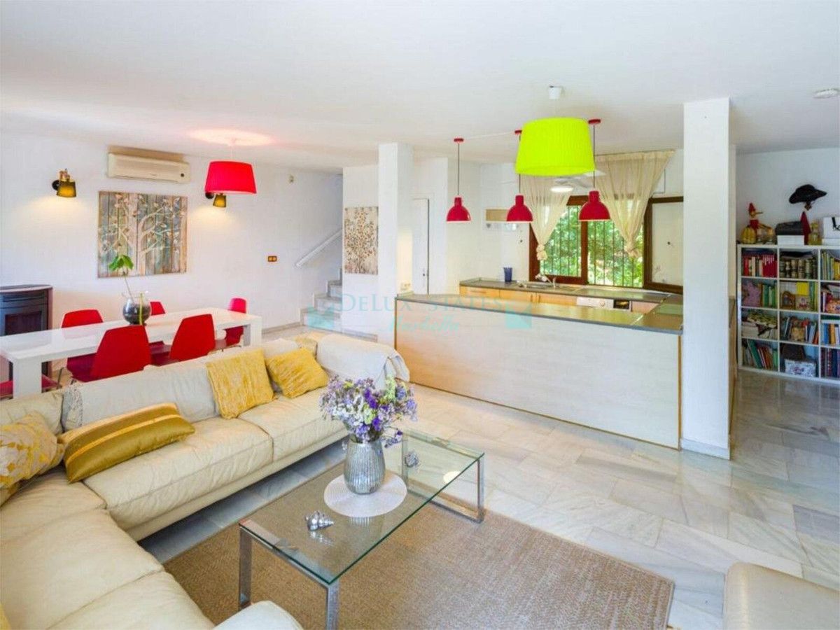 Villa for sale in El Rosario, Marbella East