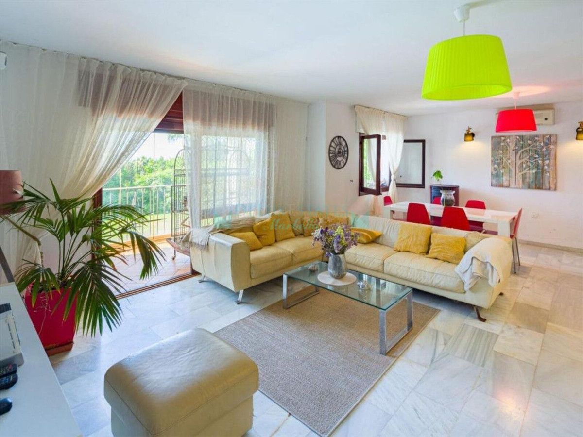 Villa for sale in El Rosario, Marbella East