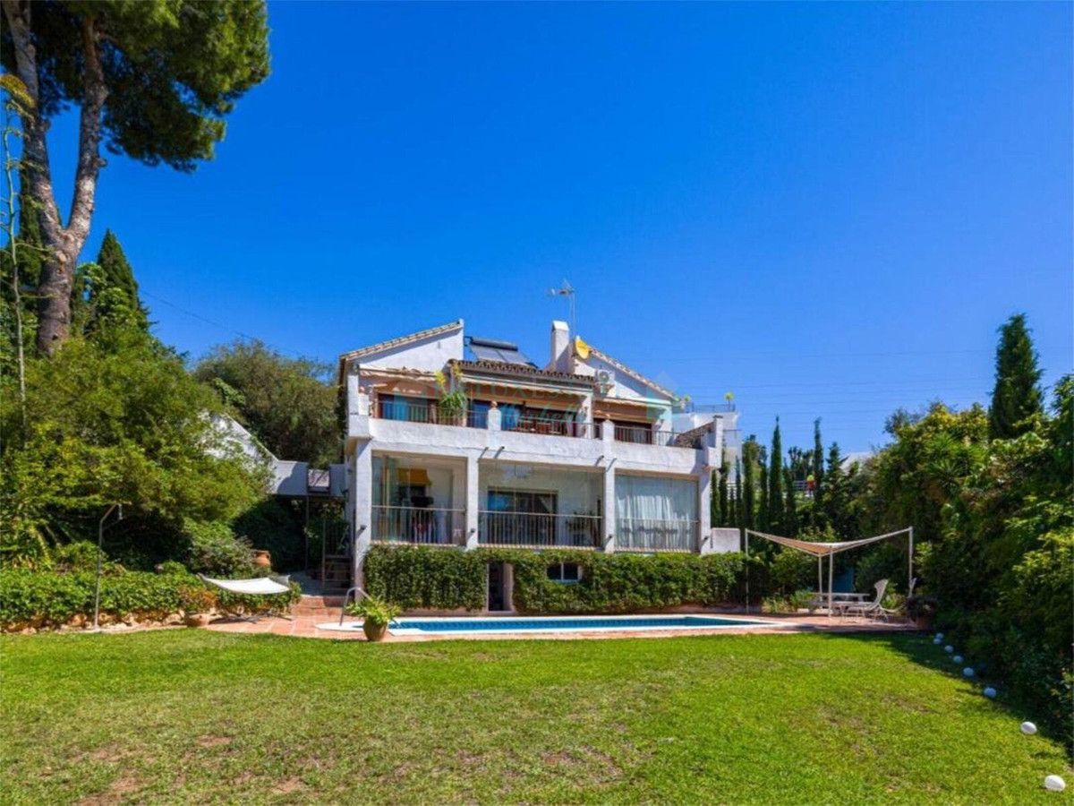 Villa for sale in El Rosario, Marbella East
