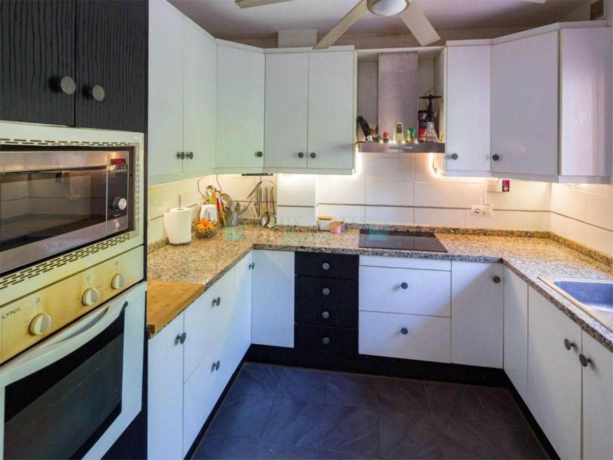 Villa for sale in El Rosario, Marbella East