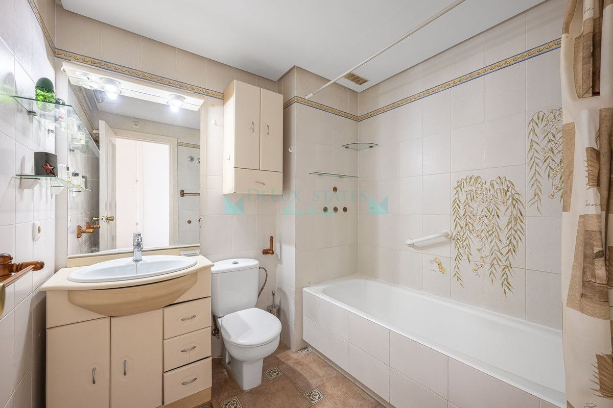 Apartment for sale in Estepona