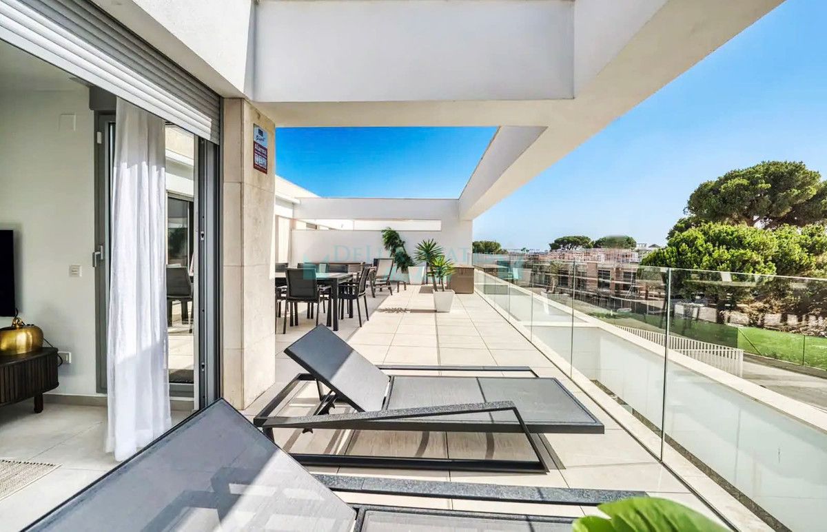 Penthouse for sale in Elviria, Marbella East