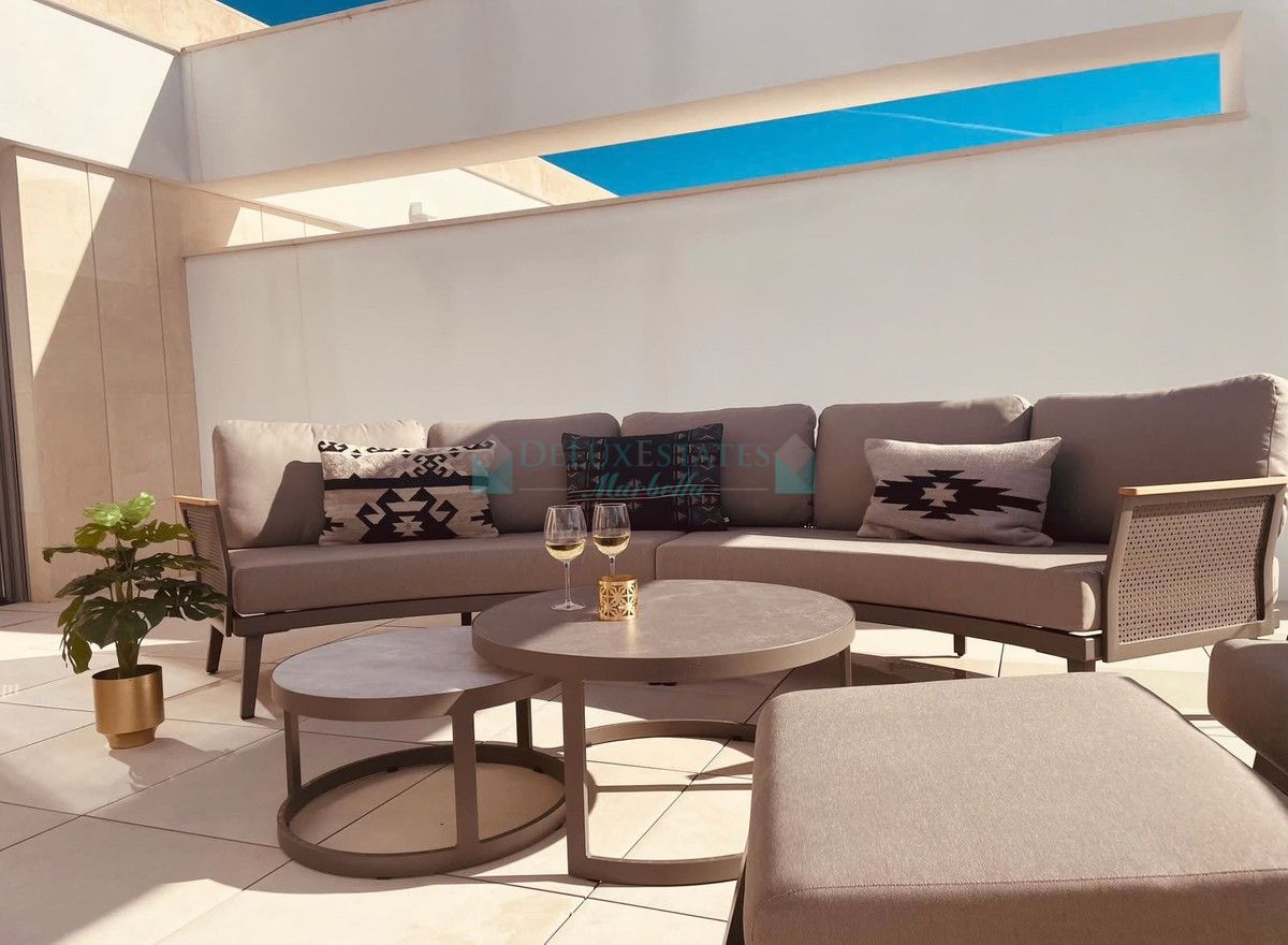 Penthouse for sale in Elviria, Marbella East