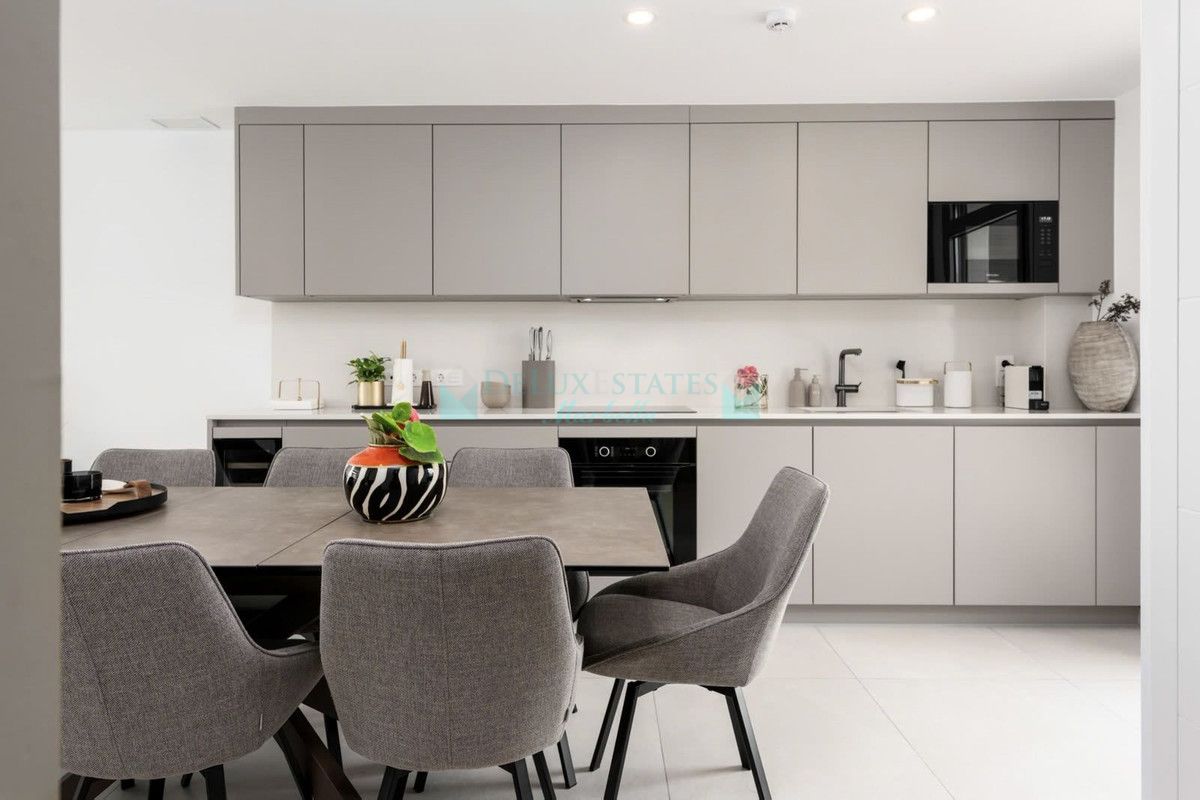 Penthouse for sale in Elviria, Marbella East