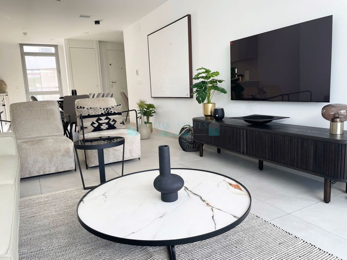 Penthouse for sale in Elviria, Marbella East