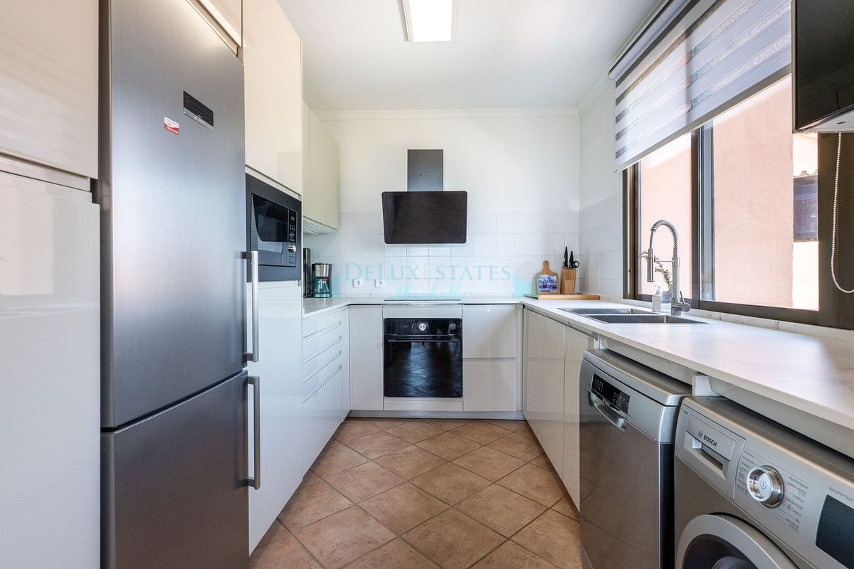 Apartment for sale in La Mairena, Marbella East