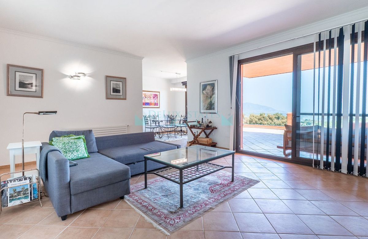 Apartment for sale in La Mairena, Marbella East