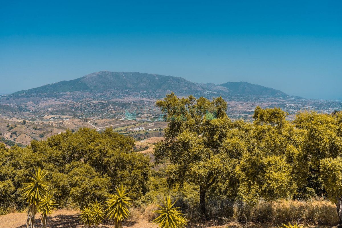 Apartment for sale in La Mairena, Marbella East