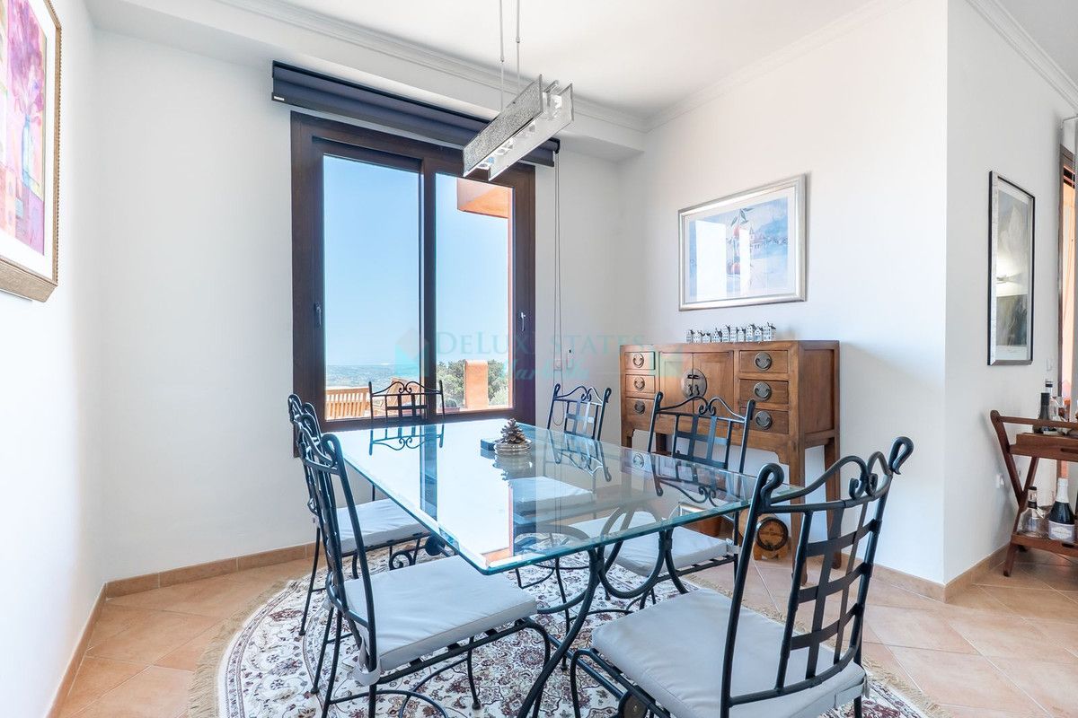 Apartment for sale in La Mairena, Marbella East