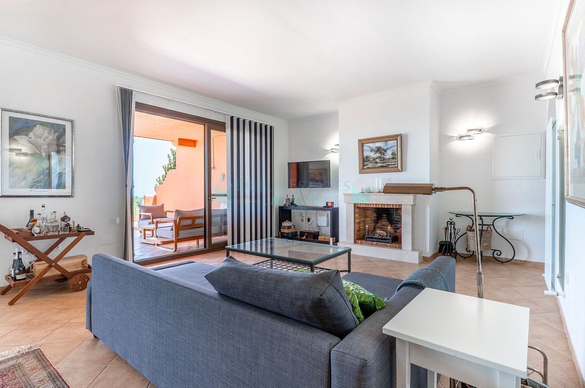 Apartment for sale in La Mairena, Marbella East