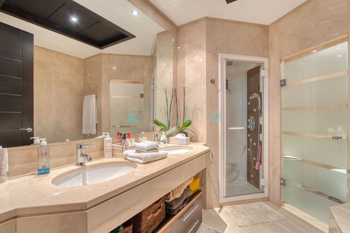 Ground Floor Apartment for sale in Nueva Andalucia