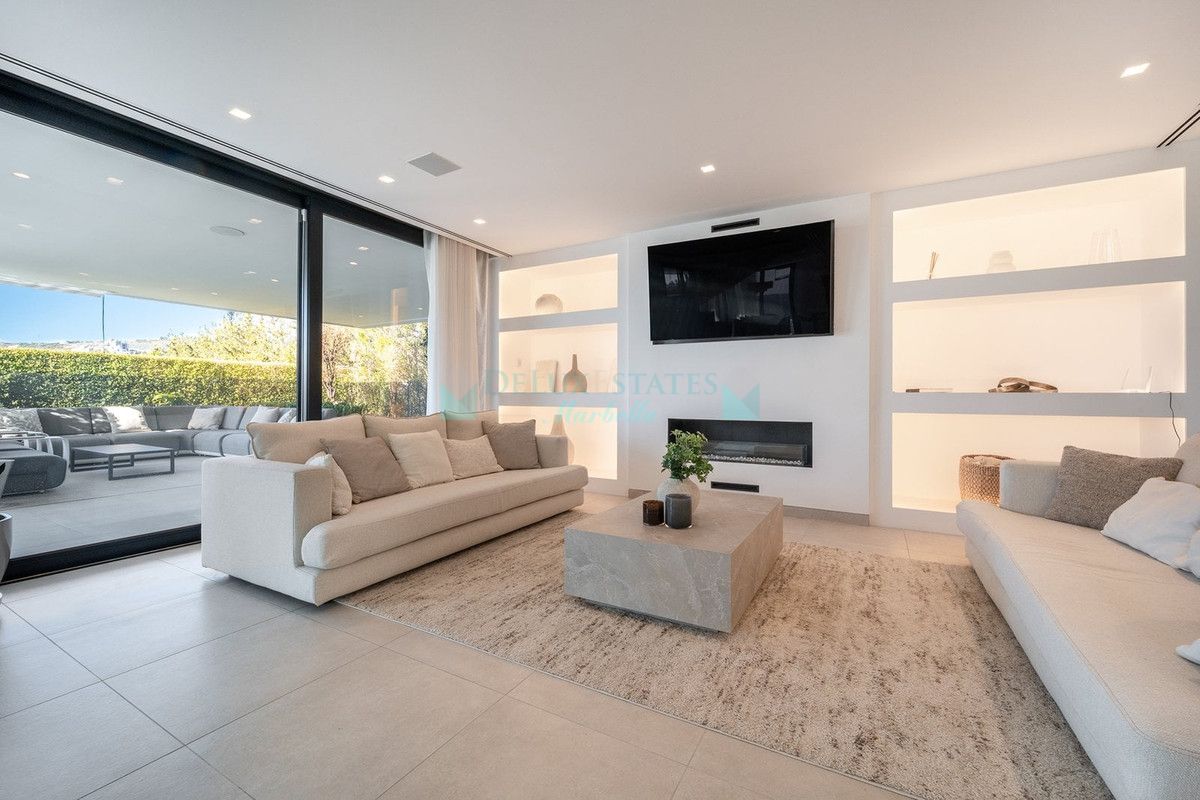 Villa for sale in Nueva Andalucia