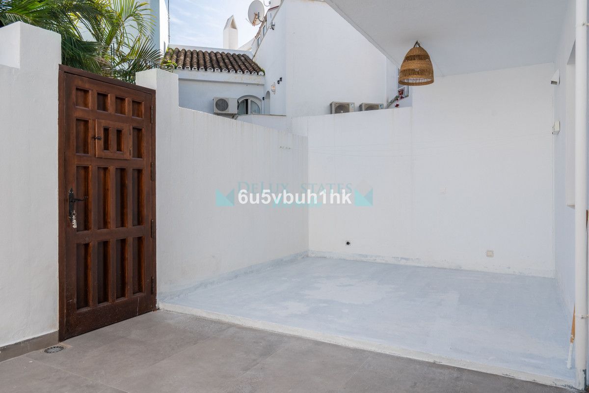 Town House for sale in Nueva Andalucia