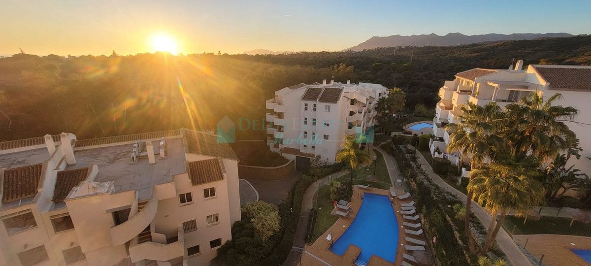 Penthouse for sale in Elviria, Marbella East
