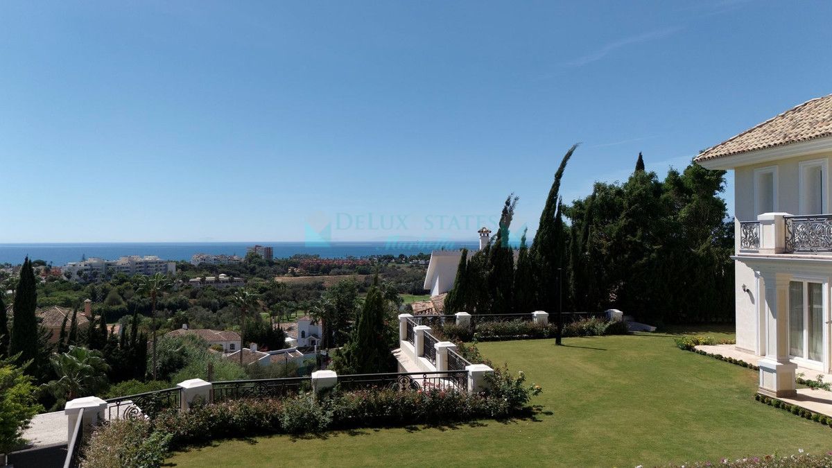 Villa for sale in El Rosario, Marbella East