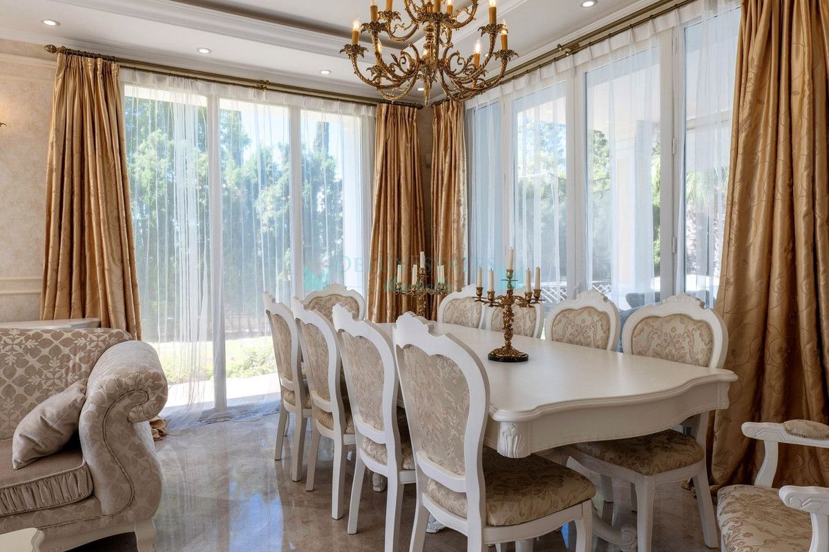 Villa for sale in El Rosario, Marbella East