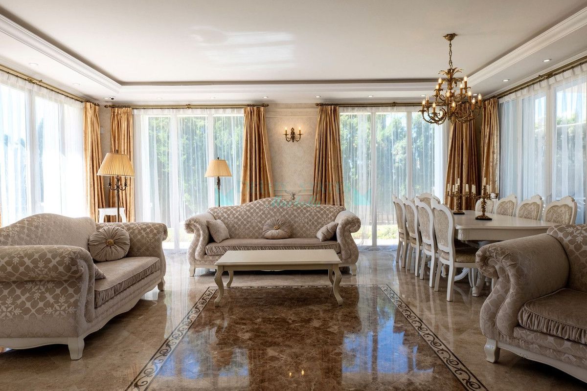 Villa for sale in El Rosario, Marbella East