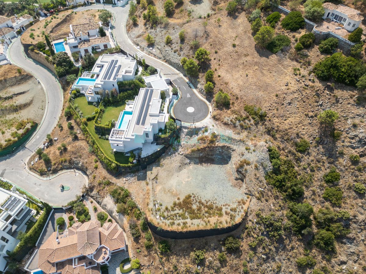 Plot for sale in Benahavis