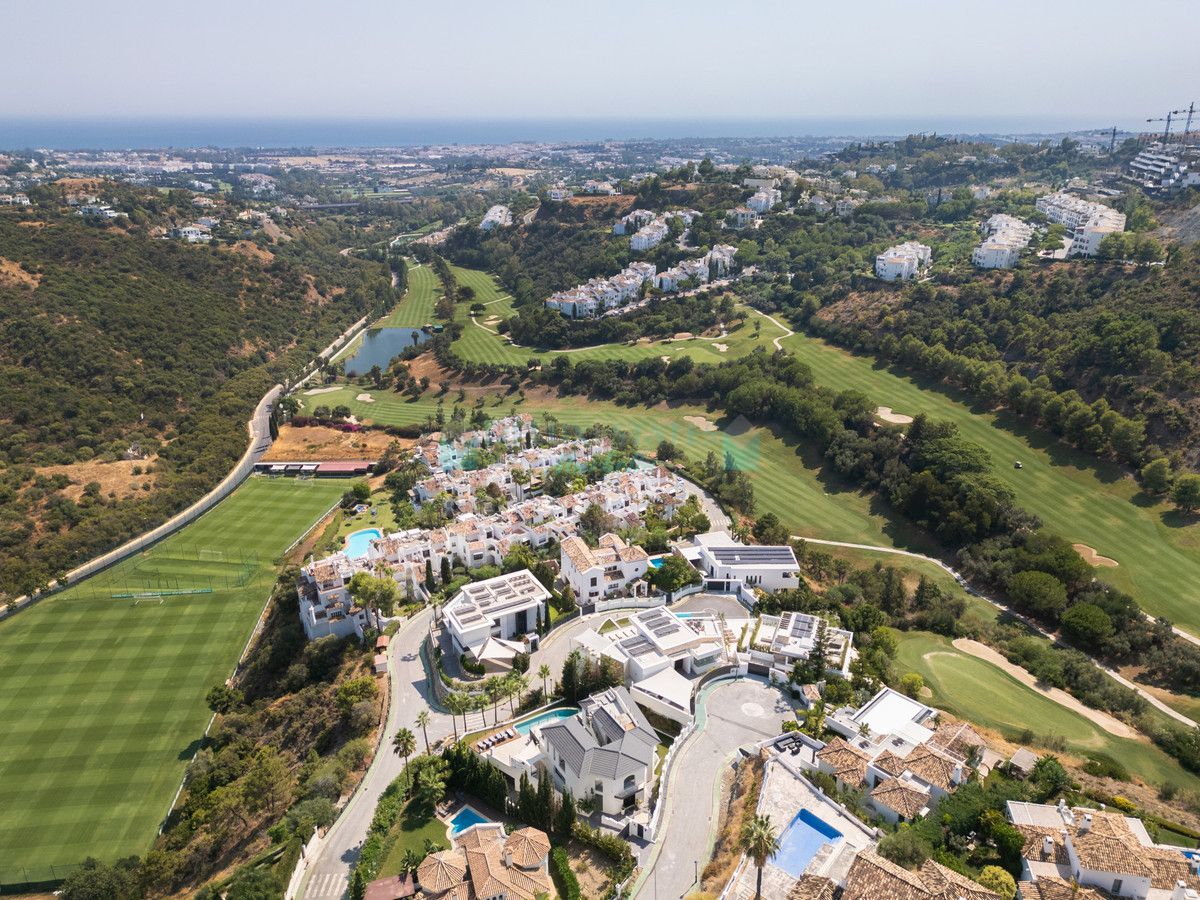 Plot for sale in Benahavis