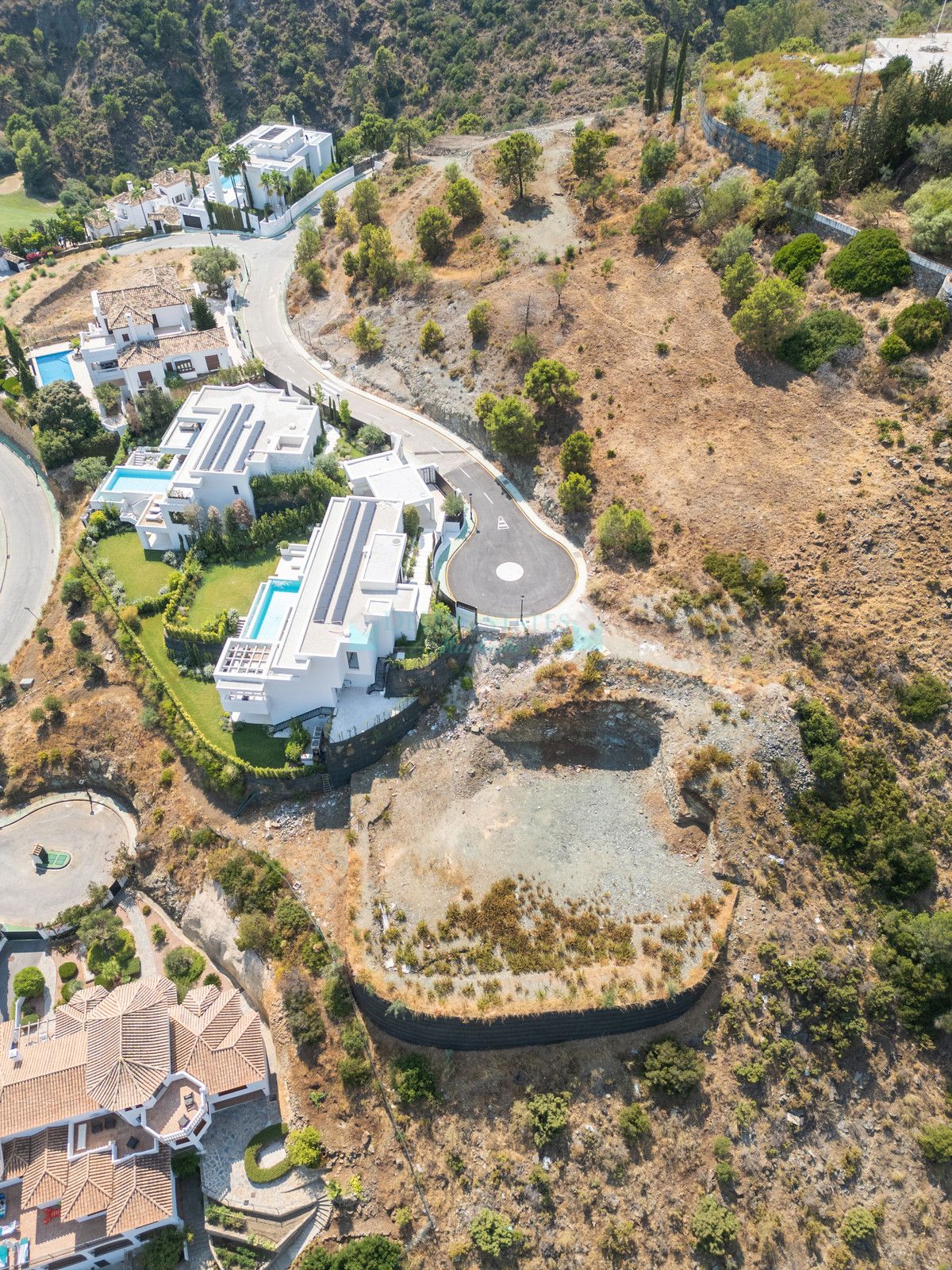 Plot for sale in Benahavis